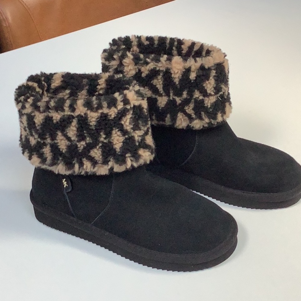 Michael Kors suede Julia Bootie Sz 6